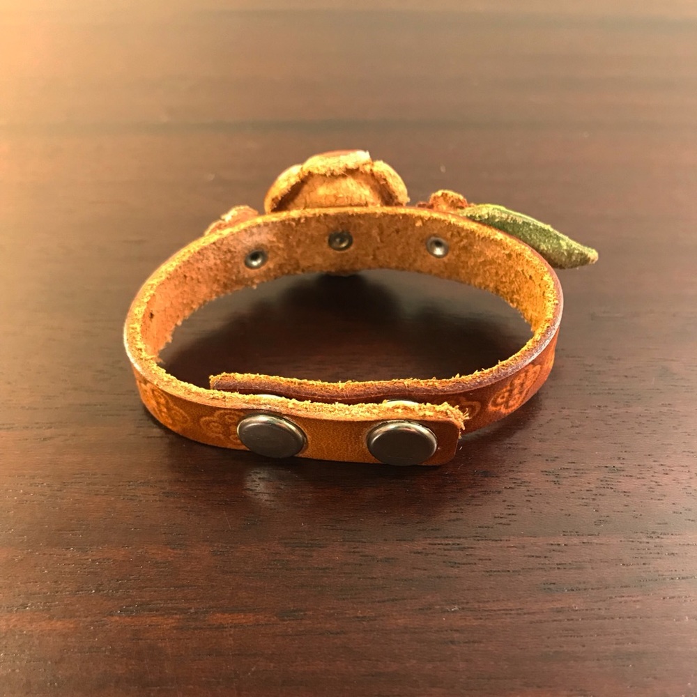 🌟FINAL $ - 60’s inspired leather flower bracelet - Picture 3 of 5